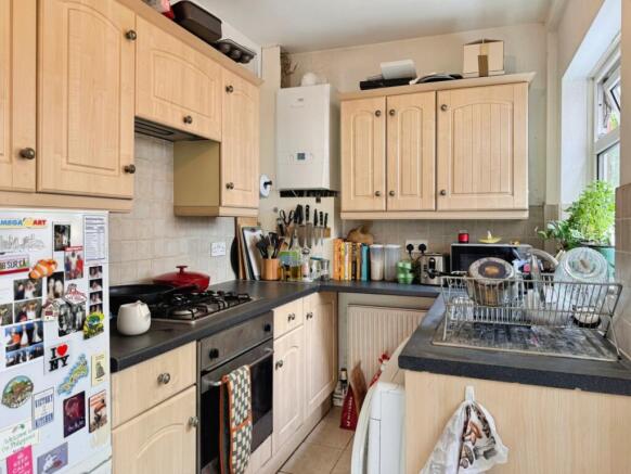 2 bed Terraced to rent Image 5