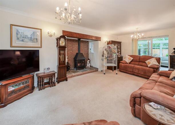 10 Wood Hayes Croft-18.jpg