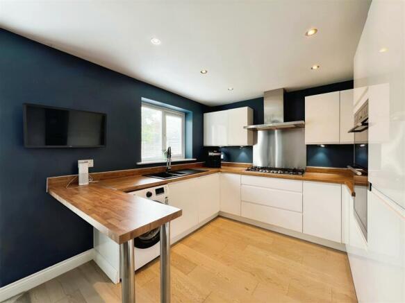 Open Plan Kitchen Diner / Living Space.