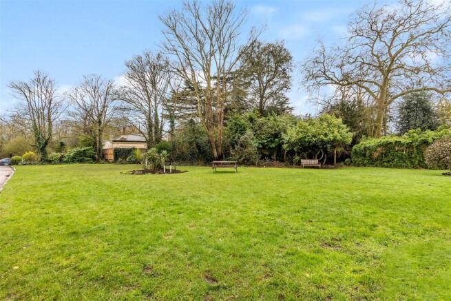 13 Benhurst Court-9.JPG