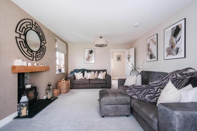 4 bed House for sale Image 5