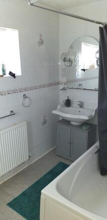 3 bed Detached to rent Image 9