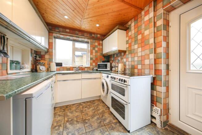 Kitchen2.jpg