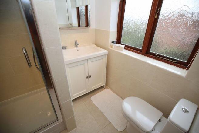 EN SUITE SHOWE...