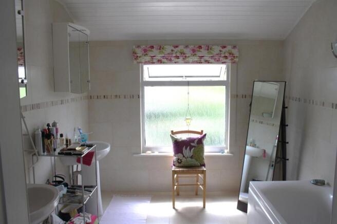BATH AREA 2.JPG