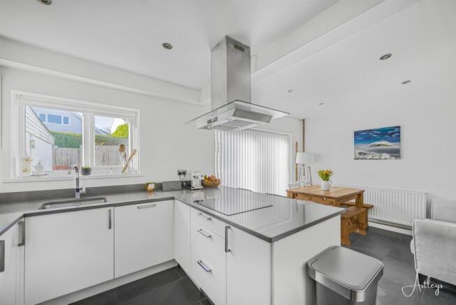 Kitchen/Breakfast Room