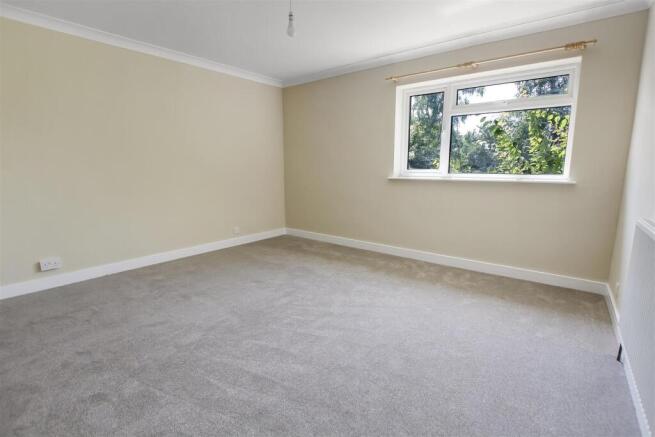 4 bed Detached for sale Image 11