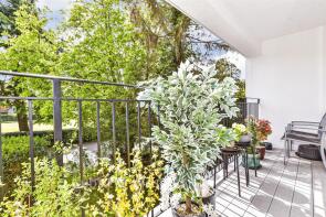 Flat 5, 5, Queens Park Road, Caterham CR3 5RB