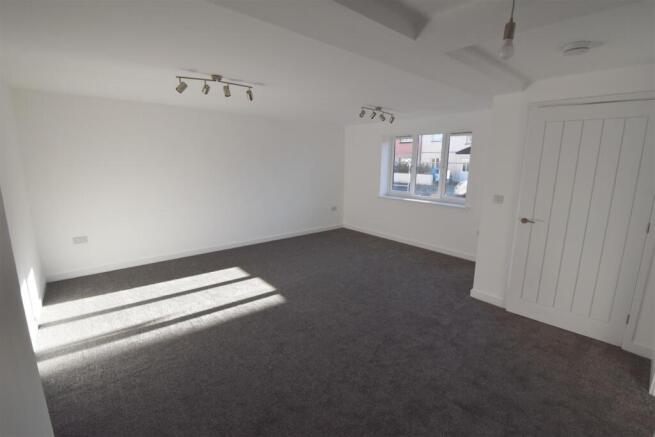 Lounge_Dining room.jpg