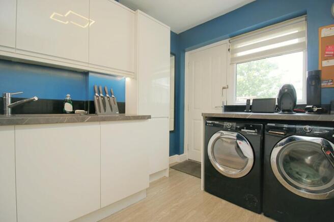 3 bed Semi-Detached for sale Image 8