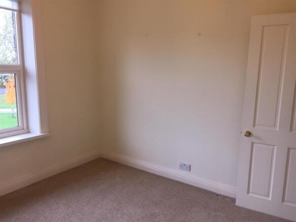 2 bed Terraced to rent Image 7