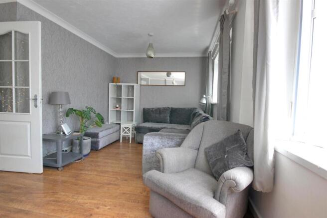 4 bed Semi-Detached for sale Image 4