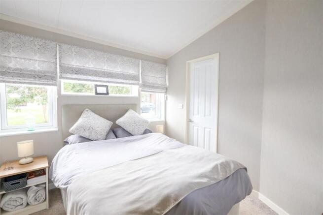 2 bed Park Home for sale Image 6