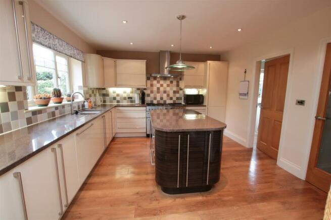 OPEN PLAN LIVING/ DINING/ KITCHEN