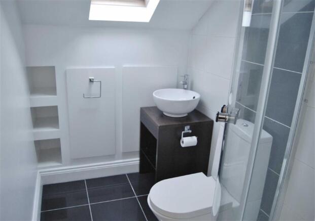 EN SUITE SHOWER ROOM