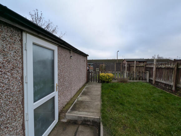 3 bed Semi-Detached to rent Image 9