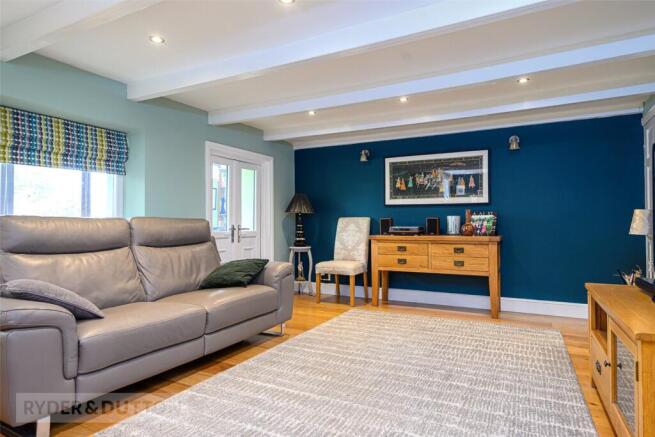 5 bed Detached for sale Image 7