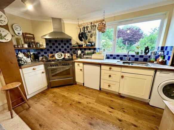 kitchen area.JPEG