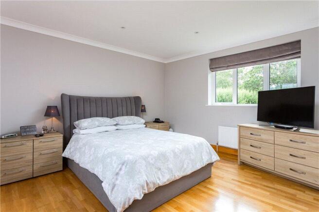 5 bed Detached for sale Image 11