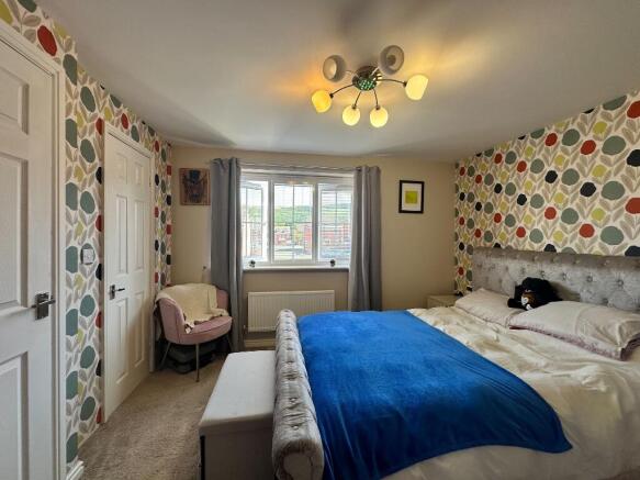 5 bed Detached for sale Image 9