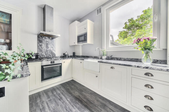 1295731-11-682f3c...