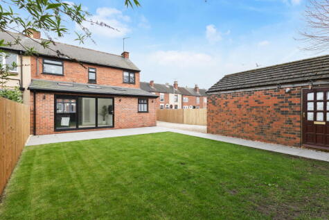 Longacre, Castleford, WF10 5AH