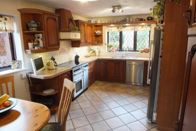 Kitchen 1.JPG