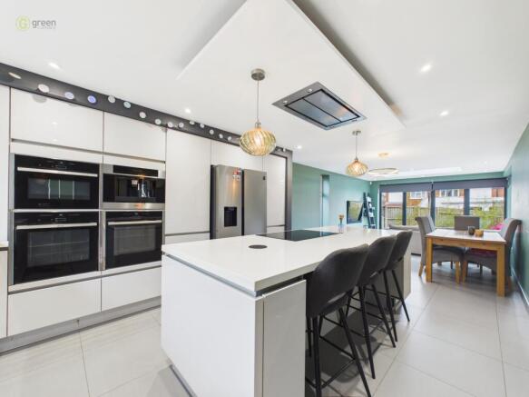 cam03830g0pr0270still032