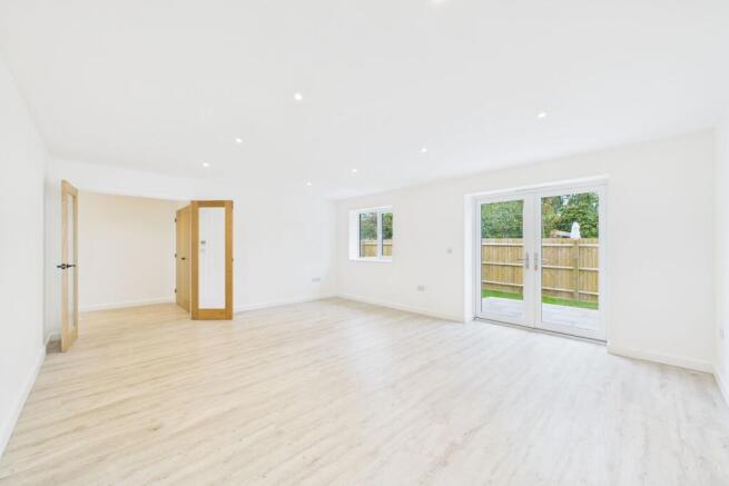 Townend Close, Croughton, NN13 photo 3