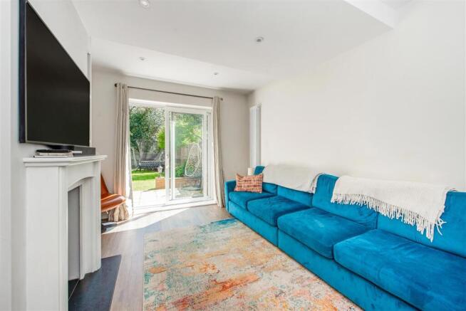 Lodge Hill Road, Lower Bourne, Farnham photo 4