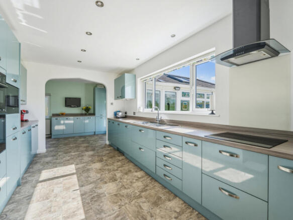 4 bed Detached Bungalow for sale Image 6