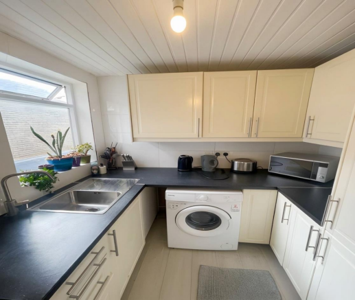 Separate fitted Kitchen