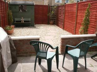 ENCLOSED REAR GARDEN