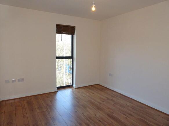 1 bed Apartment to rent Image 4