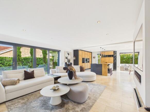 5 bed Detached for sale Image 5