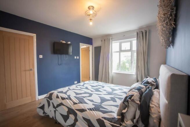 4 bed Semi-Detached for sale Image 11