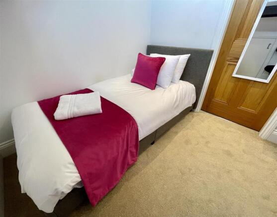 4 bed Terraced to rent Image 12
