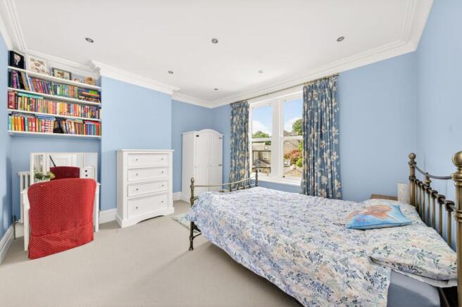 5 bed Detached for sale Image 12