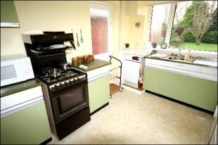 KITCHEN/BREAKFAST RM