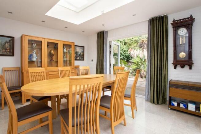 17 Langton Way, B...