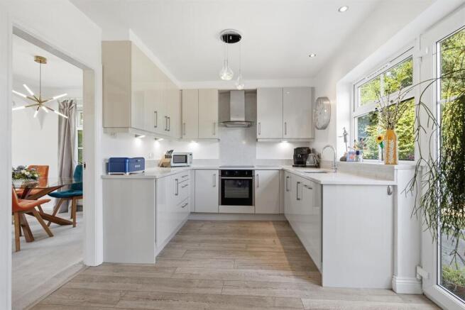4 bed Detached for sale Image 10