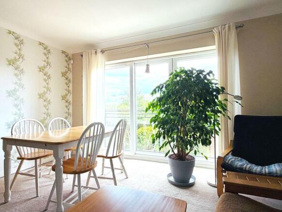 2 bed Flat for sale Image 6