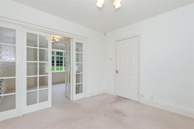 5 bed Detached for sale Image 9