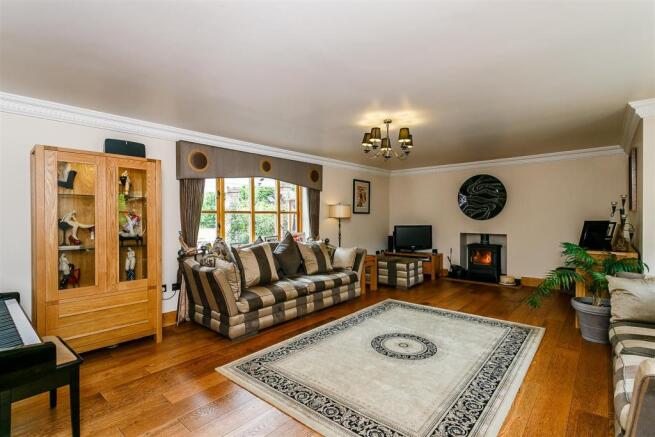 8300160-interior20.jpg