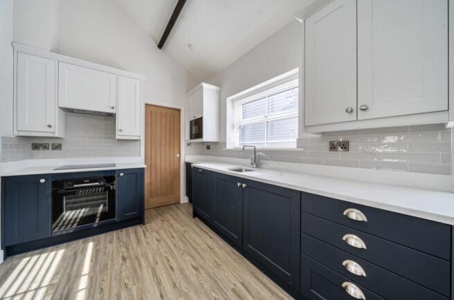 2 bed Mews to rent Image 7