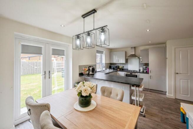 4 bed Detached for sale Image 7