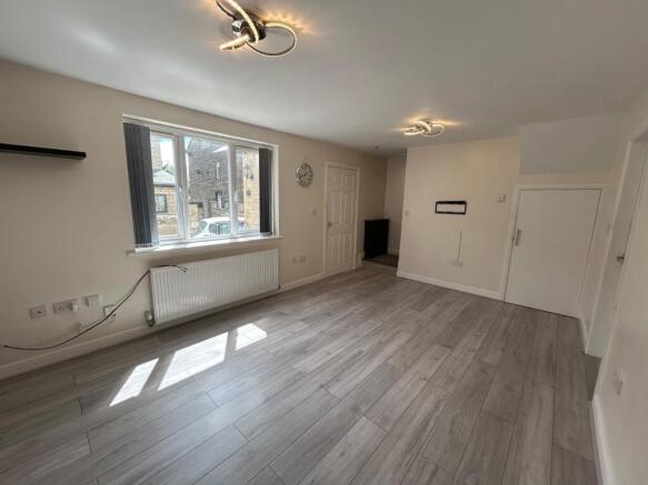 3 bed Semi-Detached to rent Image 5
