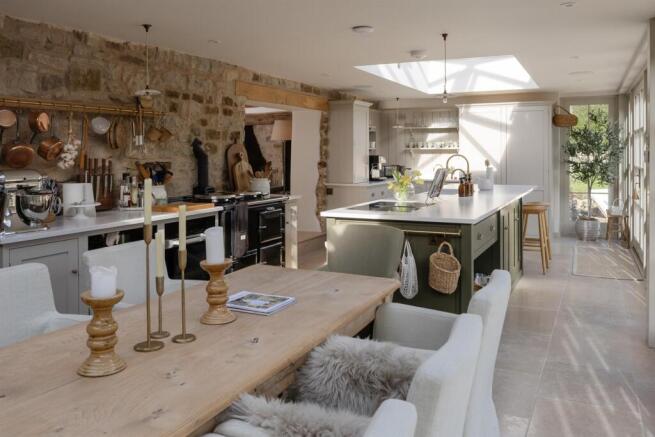 5 bed House for sale Image 4