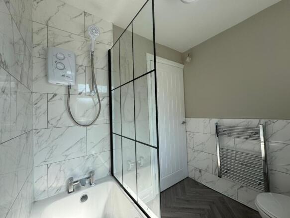 2 bed Terraced to rent Image 6