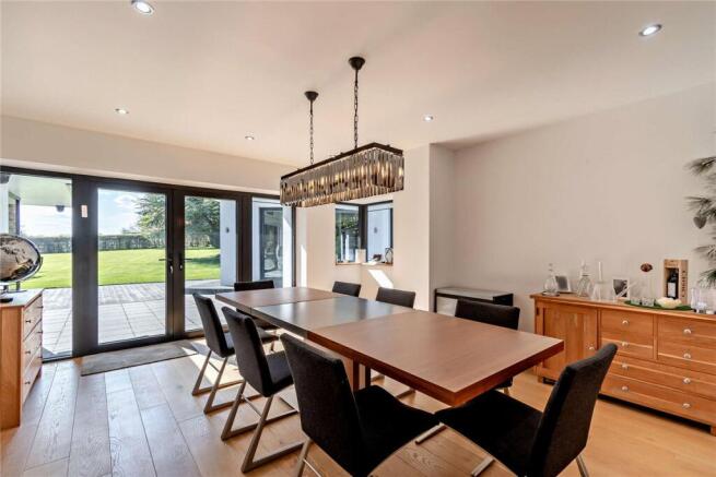 5 bed Detached for sale Image 6